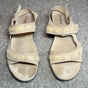 Trotters Kip Sandals